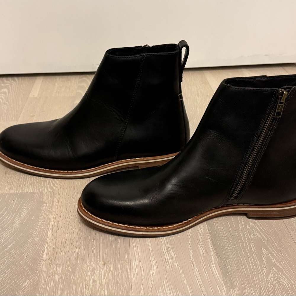 Black Chelsea Boots with Zipper and Light Sole